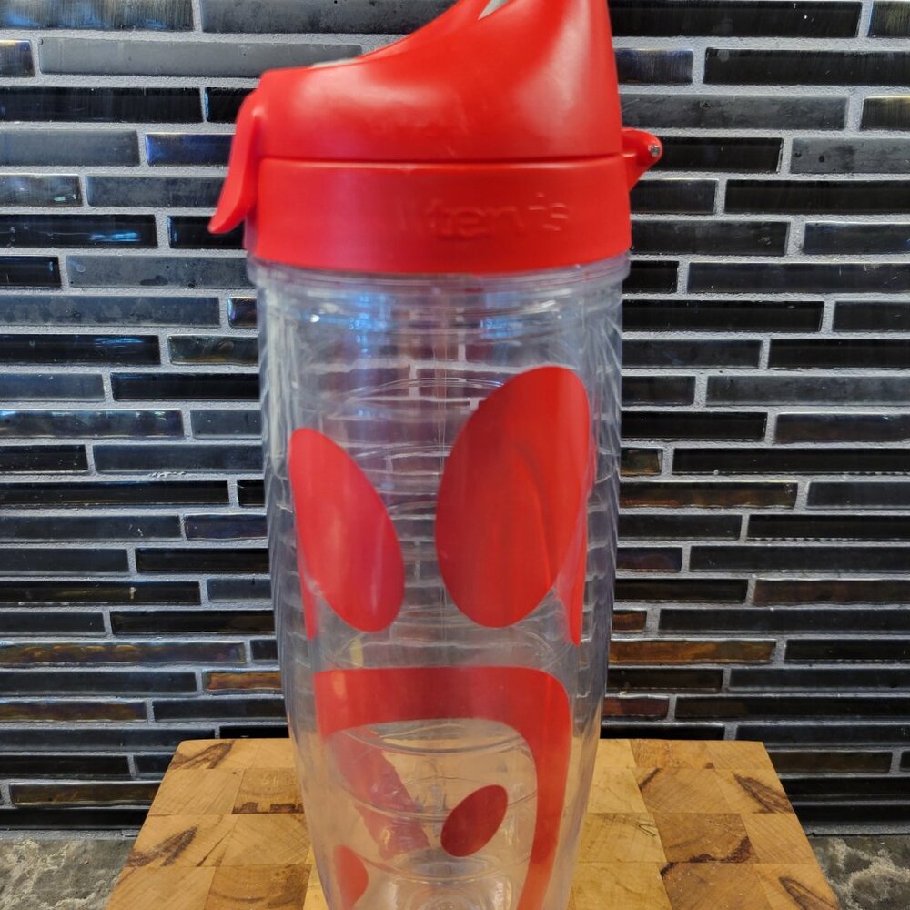 CHICK-FIL-A LOGO RARE TRAVEL TUMBLER WATER BOTTLE RED FLIP LID 20 OZ TERVIS USA